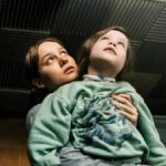 10 filmes claustrofóbicos que transformam um espaço único em pura tensão cinematográfica