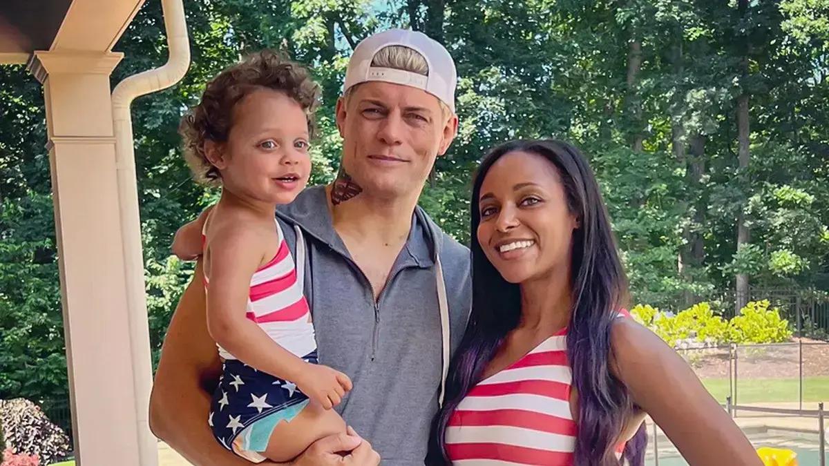 Cody e Brandi Rhodes celebram chegada da segunda filha, Leilani Ella