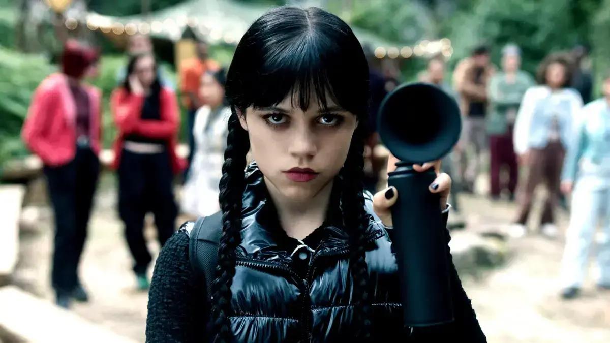 Como Smallville Influenciou a Série Wednesday da Netflix