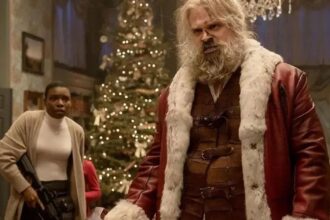 David Harbour confirma início das gravações de Violent Night 2 em breve