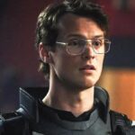 Freddie Stroma revela o lado assexual do Vigilante em Peacemaker