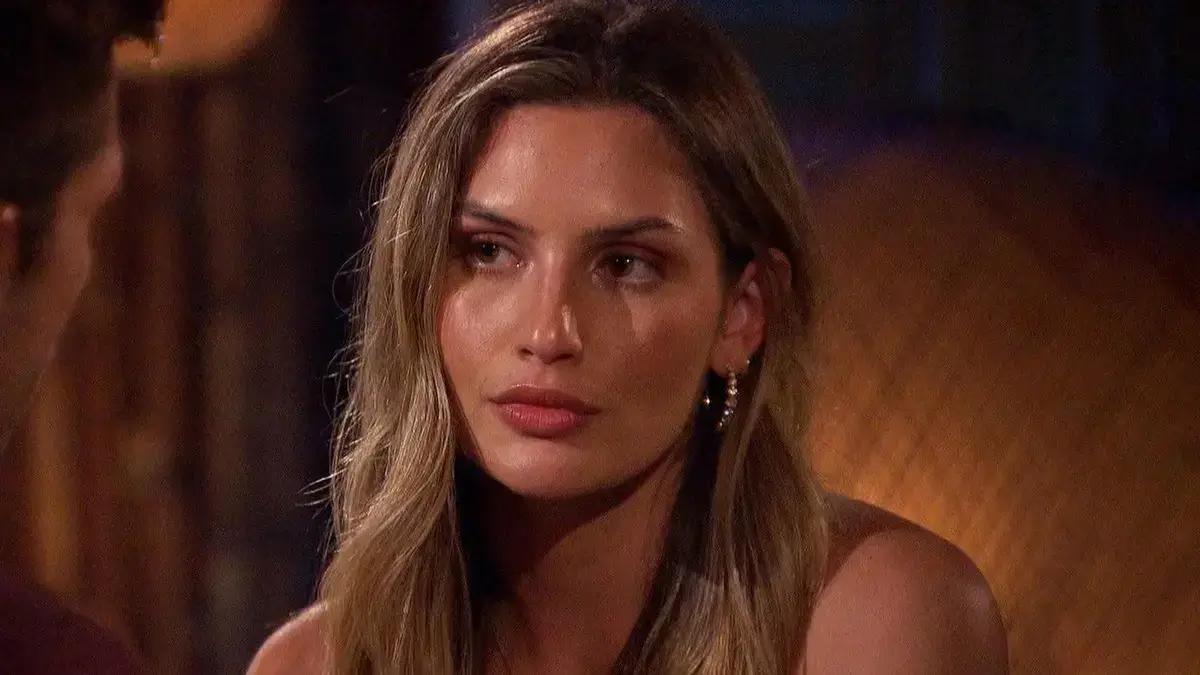 Kat Izzo em polêmica: namorado secreto e drama no Bachelor in Paradise