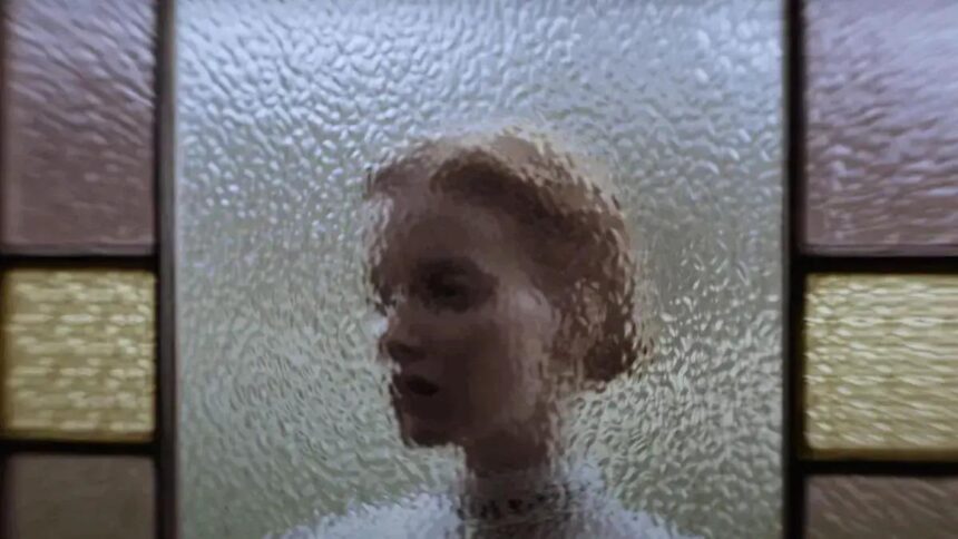 Keeper: Osgood Perkins e Tatiana Maslany revelam novo filme de terror impactante