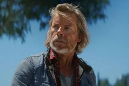 The Infernal Machine: O desempenho marcante de Guy Pearce em filme controverso