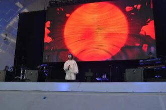 Yama: Da internet à fama mundial com músicas de anime e apresentações ao vivo