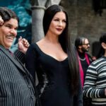 Catherine Zeta-Jones revela curiosidades sobre Wednesday e sua paixão por Bollywood