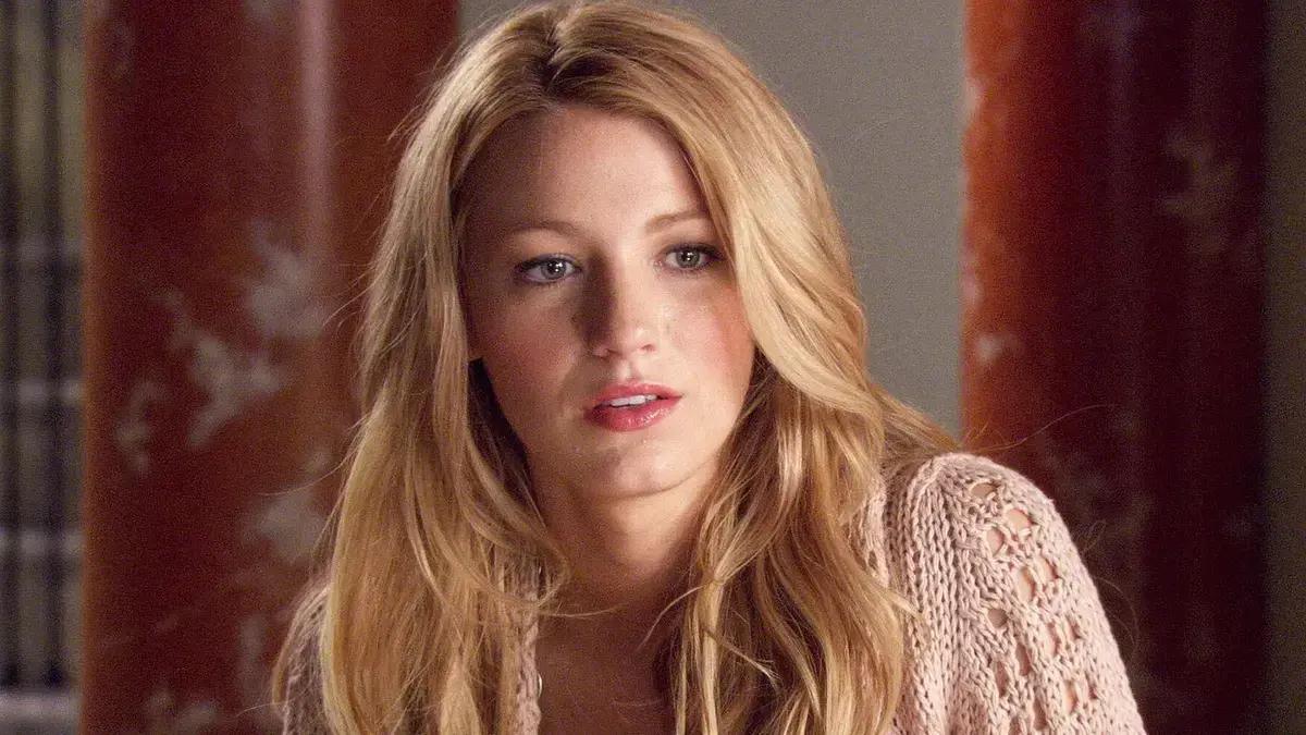 Elizabeth Hurley revela segredos de beleza e marcos em Gossip Girl