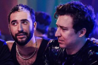 Final de English Teacher: quem escolheu Evan e os desfechos dos personagens na festa