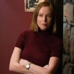 Hannah Einbinder brilha no Emmy 2025 e provoca censura ao finalizar discurso