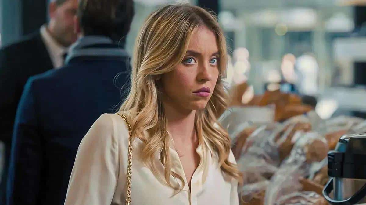 Sydney Sweeney evita polêmica e foca em filme biográfico na estreia em Toronto