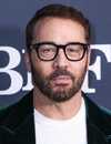 Headshot Of Jeremy Piven