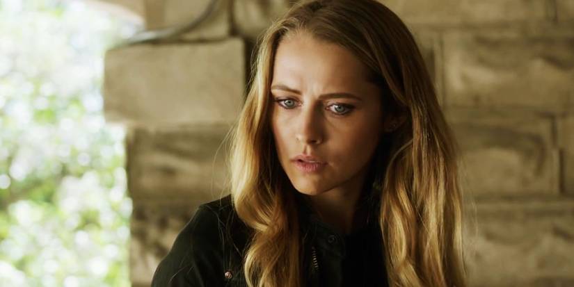 Teresa Palmer looking sideways in Lights Out