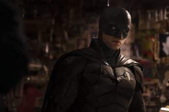 Charles Dance entra para o elenco de 'The Batman Part 2' como o pai de Harvey Dent.