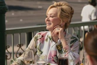 Revelações Surpreendentes em ‘Hacks’: Deborah Vance Mostra Seu Lado Vulnerável - Deborah Vance