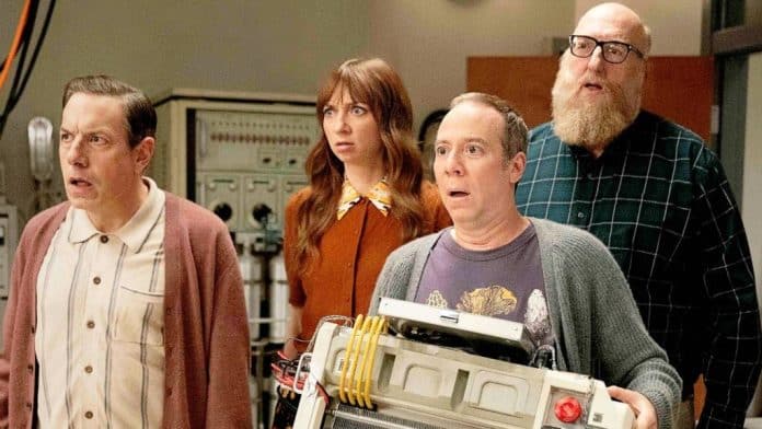 Nova Série Derivada de The Big Bang Theory Chega em Julho - Stuart Fails to Save the Universe
