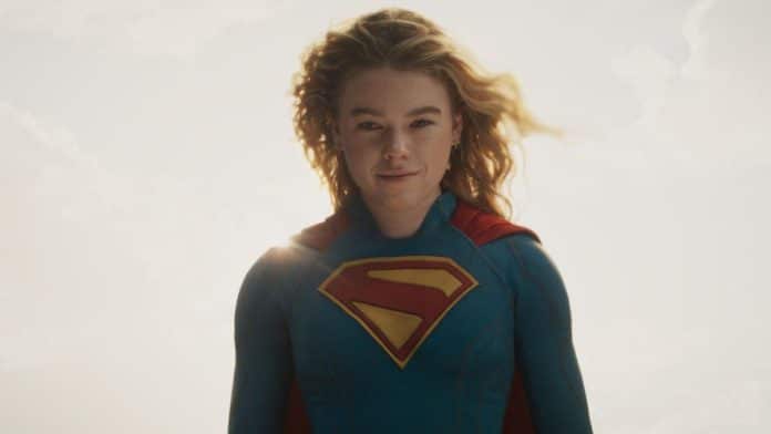 Imagem do filme Supergirl com cenas de ação