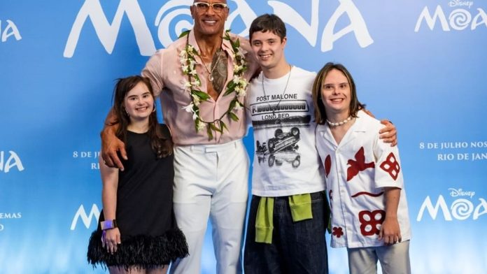 Encontro entre João Vitor e Dwayne Johnson no Rio de Janeiro João Vitor e Dwayne Johnson em encontro emocionante no Brasil.