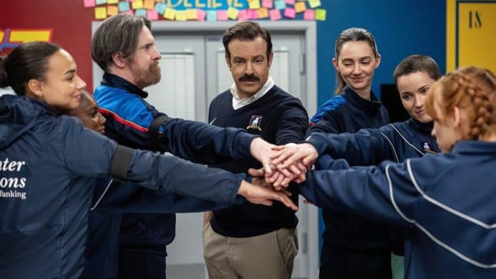 ted-lasso-final-da-4a-temporada-wp-content%2fuploads%2f2026%2f10%2fted3-1791391603 Ted Lasso: Impactos do Final da 4ª Temporada - Ted Lasso final da 4ª temporada